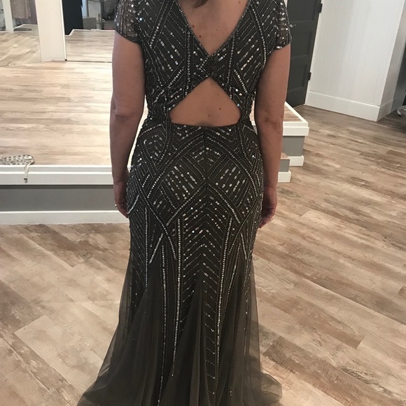 Adrianna Papell Gown size 4 - Picture 2 of 2